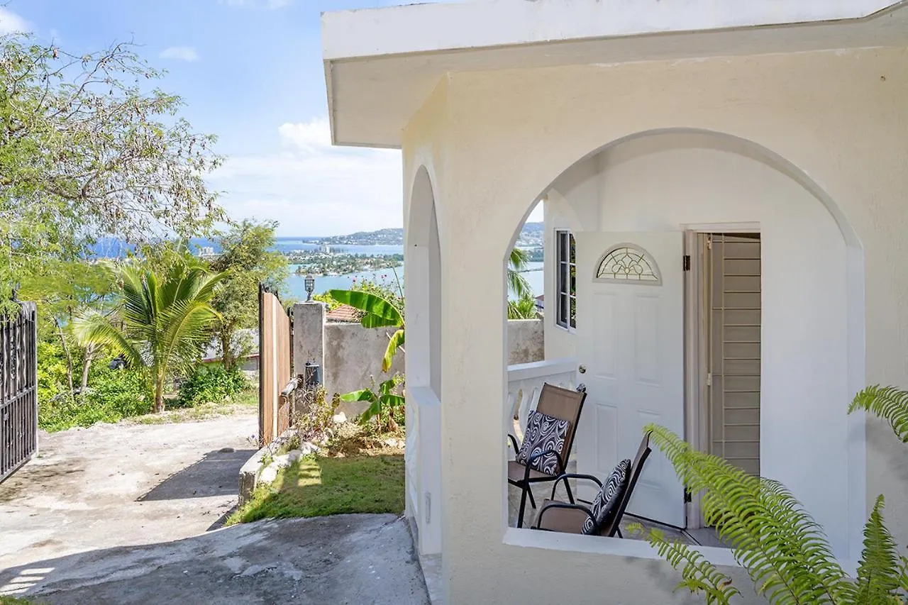 Palm Leaf Cottage location
